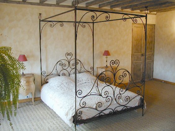 Four poster bed